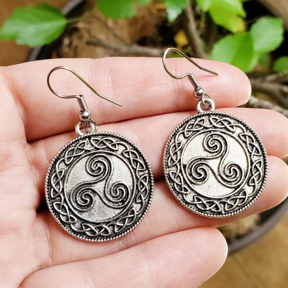 Jewelry - New Handmade Silver Celtic Triquetra Triangle Earrings